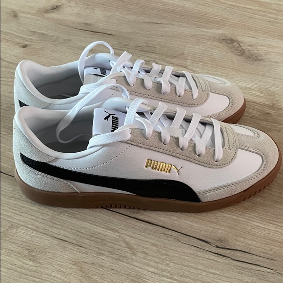 Puma White Suede Trim Sneakers Gum Sole Women Size 9 EU 40 - Picture 2 of 8